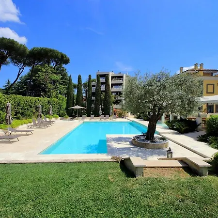 Luxury Aurelia With Swimming Pool Apartment
