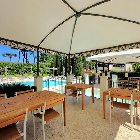 Luxury Aurelia With Swimming Pool Apartment