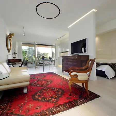 Luxury Aurelia With Swimming Pool Rom