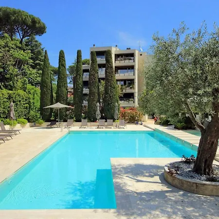 Luxury Aurelia With Swimming Pool Rom