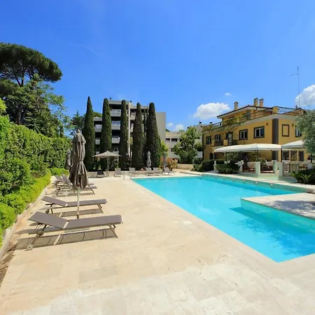 Luxury Aurelia With Swimming Pool Apartment