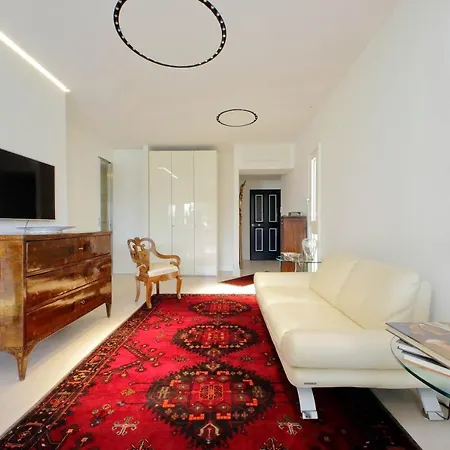 Luxury Aurelia With Swimming Pool